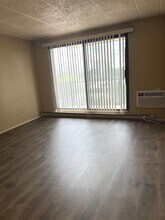 9074 W Terrace Dr in Niles, IL - Building Photo - Building Photo