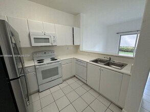 2524 SE 16th Rd, Unit 102 in Homestead, FL - Foto de edificio - Building Photo