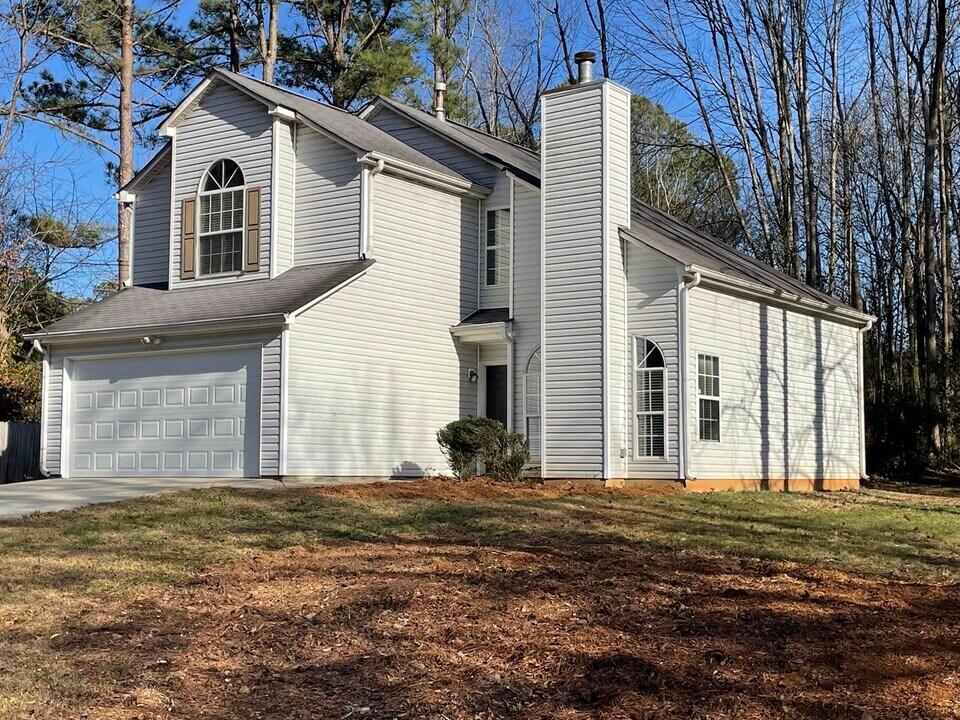 1403 Chasewind Ct in Powder Springs, GA - Building Photo