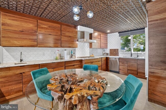 property at 812 Lombard St