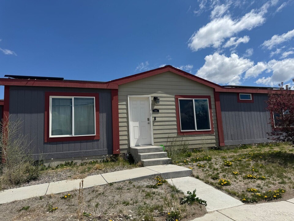 1581 Daisy Dr in Elko, NV - Building Photo