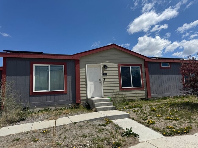 property at 1581 Daisy Dr