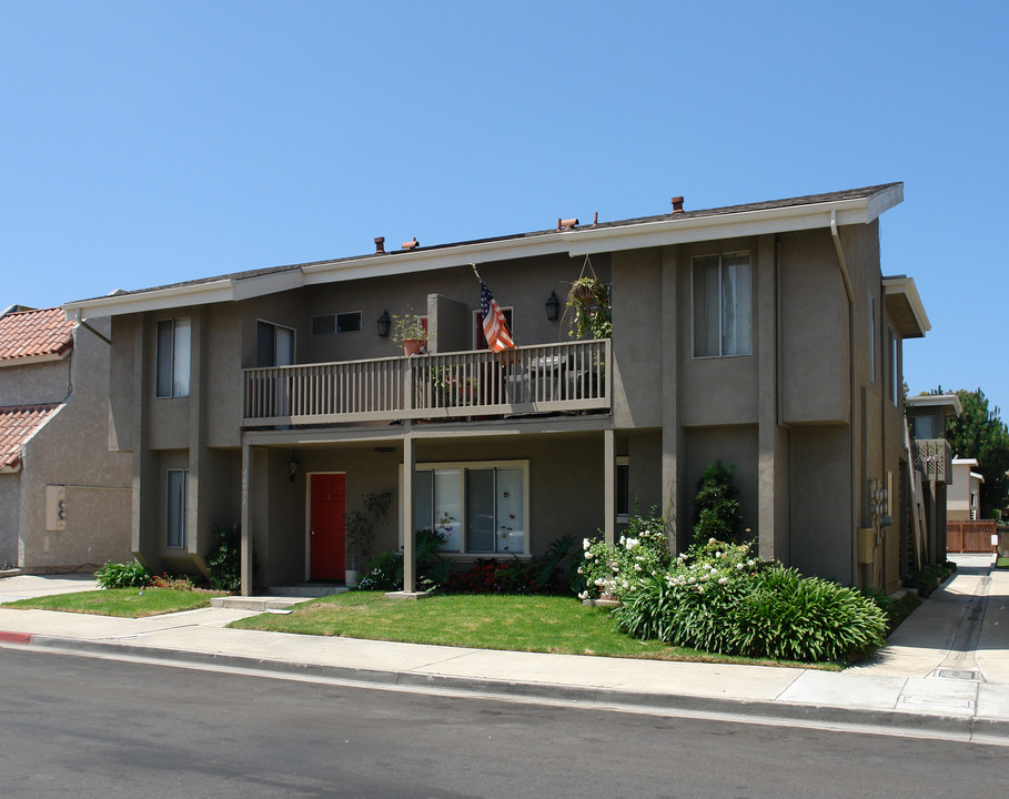 16971 Hoskins St in Huntington Beach, CA - Building Photo