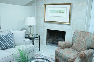 7825 Renaissance Ct, Unit B in Charlotte, NC - Foto de edificio - Building Photo