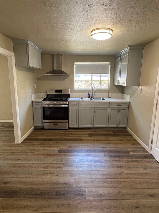 2-462 N 8th Ave in Upland, CA - Building Photo