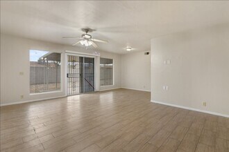 7120 W Sunnyslope Ln in Peoria, AZ - Building Photo - Building Photo