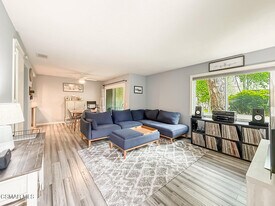 1346 E Hillcrest Dr in Thousand Oaks, CA - Building Photo