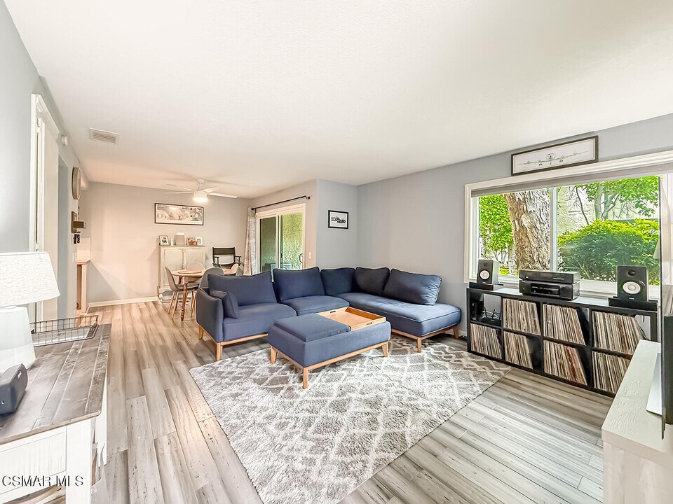 1346 E Hillcrest Dr in Thousand Oaks, CA - Building Photo