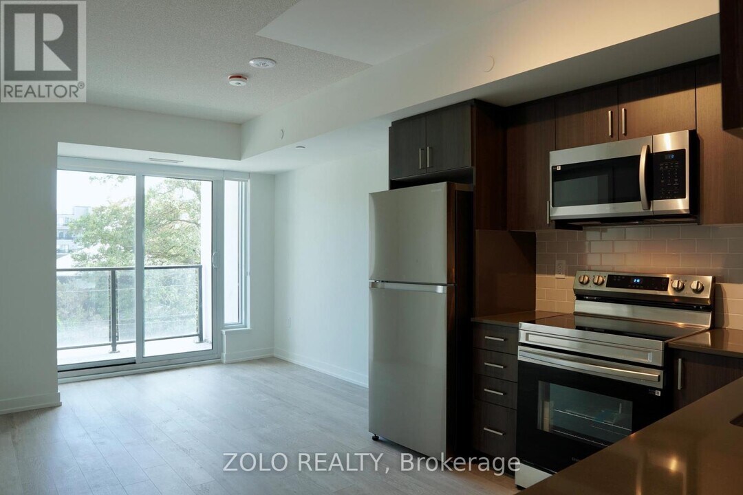 556-556 Marlee Ave in Toronto, ON - Building Photo