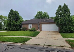 1500 Kenyon Dr in Naperville, IL - Building Photo