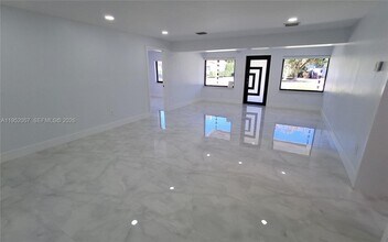 216 Shadow Way in Miami Springs, FL - Building Photo - Building Photo
