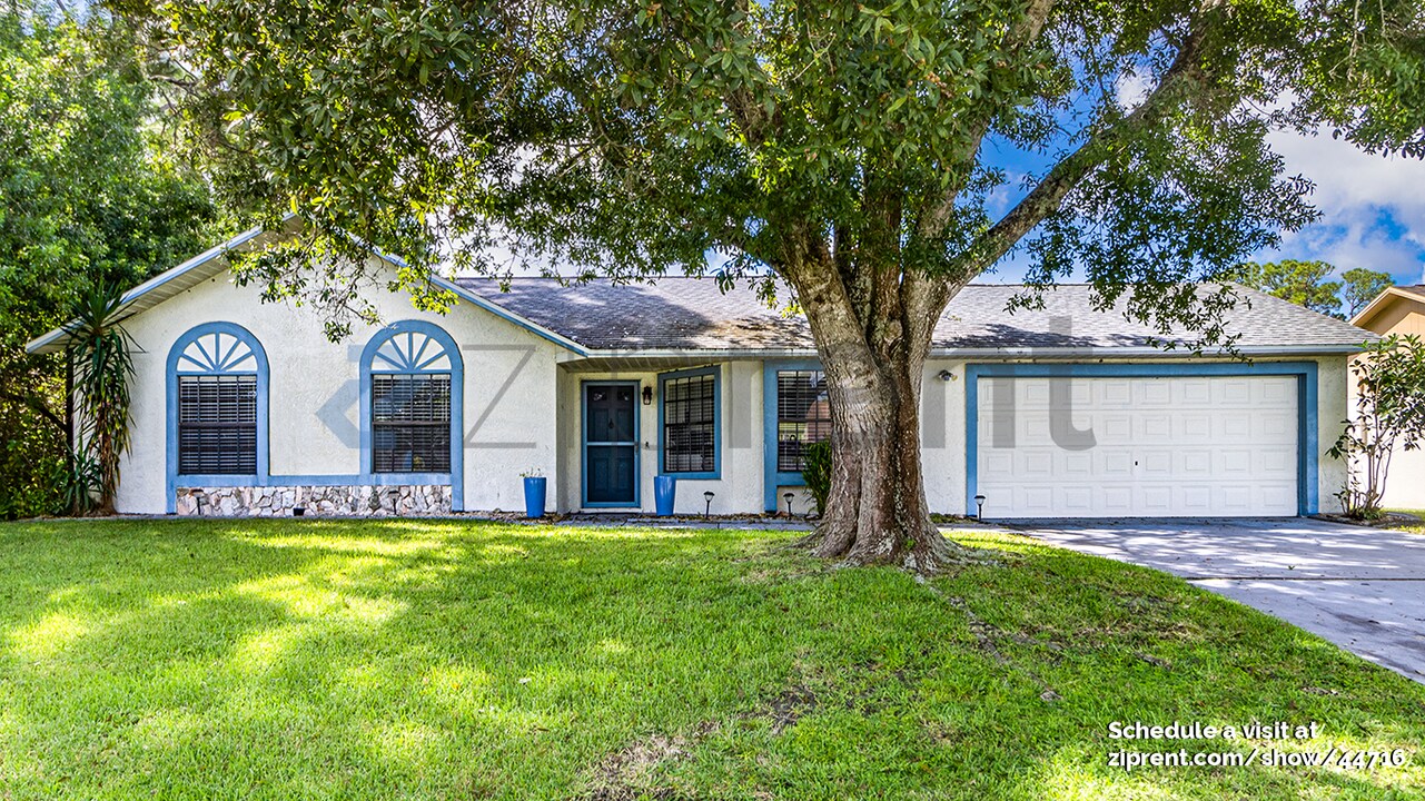 296 Rheine Rd NW in Palm Bay, FL - Building Photo