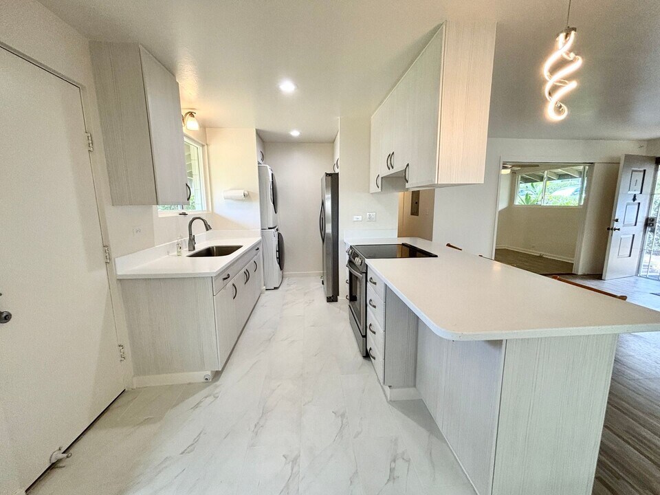 1450 Hunakai St in Honolulu, HI - Building Photo