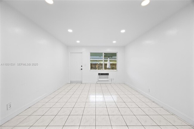 411 SE 3rd Ave in Hallandale Beach, FL - Building Photo - Building Photo