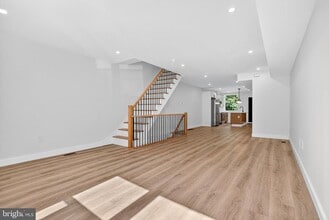 5925 Woodcrest Ave in Philadelphia, PA - Building Photo - Building Photo