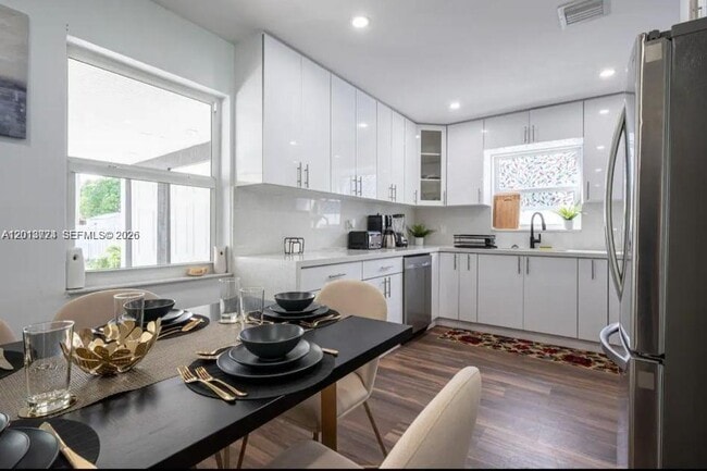 property at 2242 Taft St