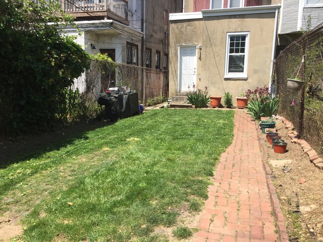 721 Corinthian Ave, Unit 1st floor in Philadelphia, PA - Building Photo - Building Photo