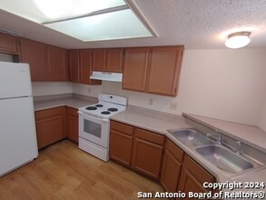 6331 Cambridge Dr in San Antonio, TX - Building Photo - Building Photo