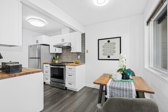 2034 14th Ave W, Unit 304 in Seattle, WA - Building Photo - Building Photo