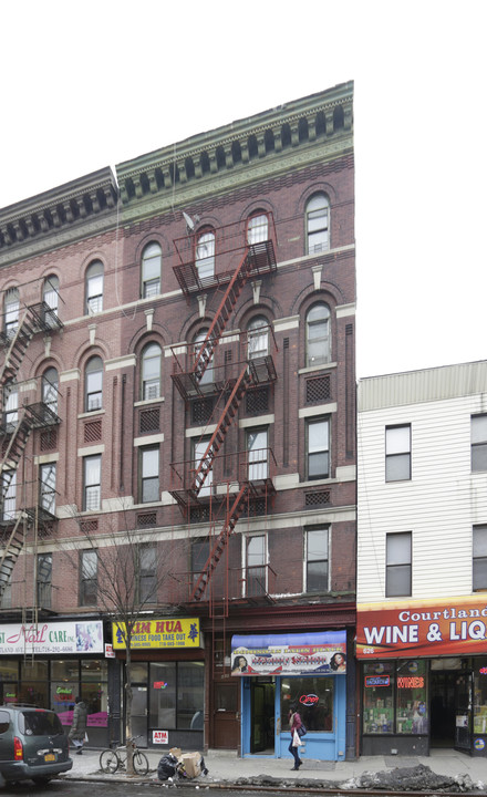 628 Courtlandt Ave in Bronx, NY - Building Photo