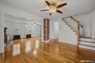 24 N Main St in East Hampton, CT - Foto de edificio - Building Photo