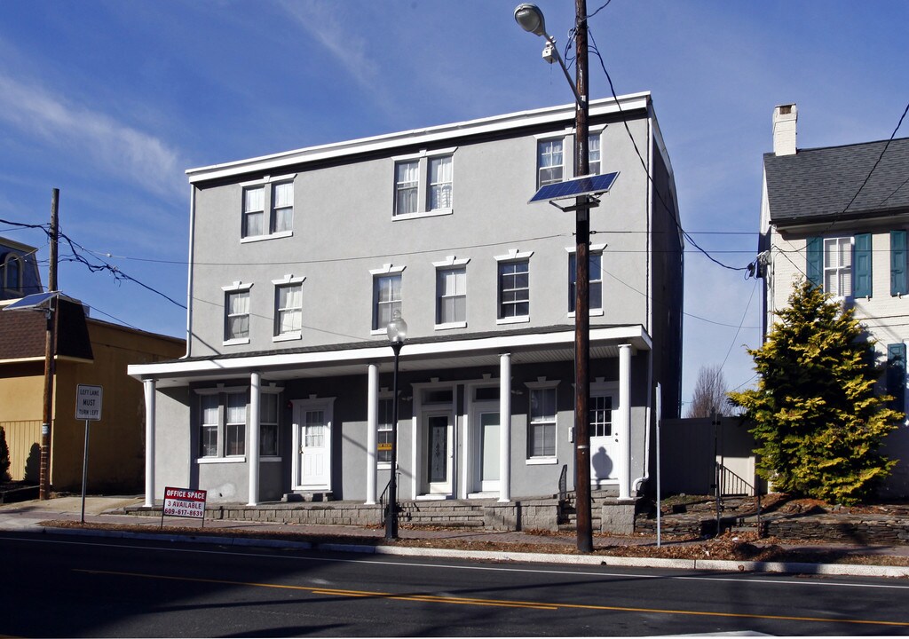 121 N Broad St in Woodbury, NJ - Building Photo