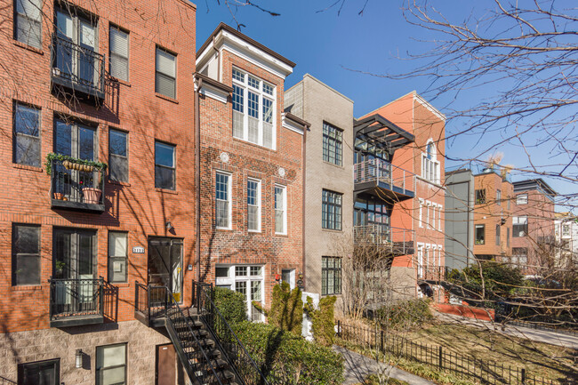 2124 11th St NW in Washington, DC - Foto de edificio - Building Photo