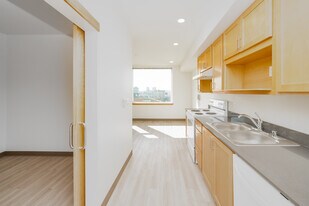 Cedar Crossing in Seattle, WA - Building Photo