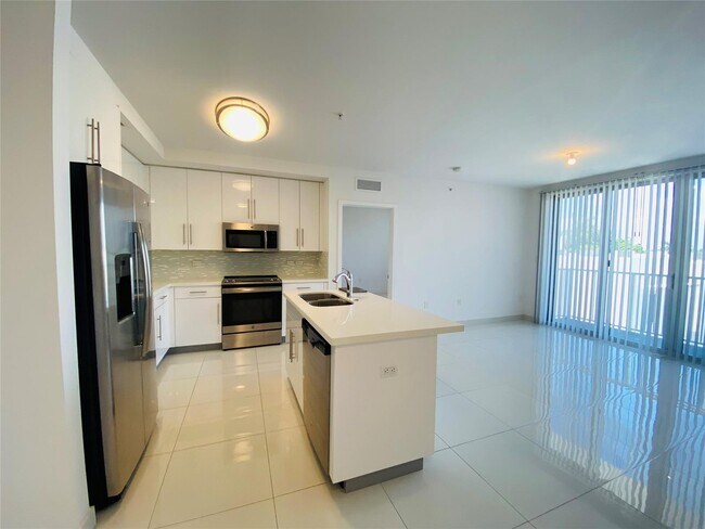2651 NE 212th Ter, Unit 302 in Aventura, FL - Building Photo - Building Photo