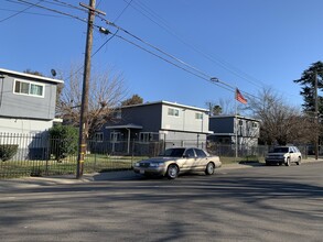 6221 39th St in Sacramento, CA - Foto de edificio - Building Photo