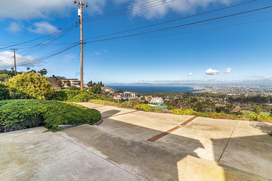 26113 Barkstone Dr in Rancho Palos Verdes, CA - Building Photo