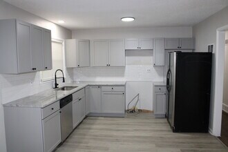 11301 E 47th St in Kansas City, MO - Building Photo - Building Photo