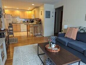 11 Commonwealth Ct, Unit 15 in Boston, MA - Foto de edificio - Building Photo