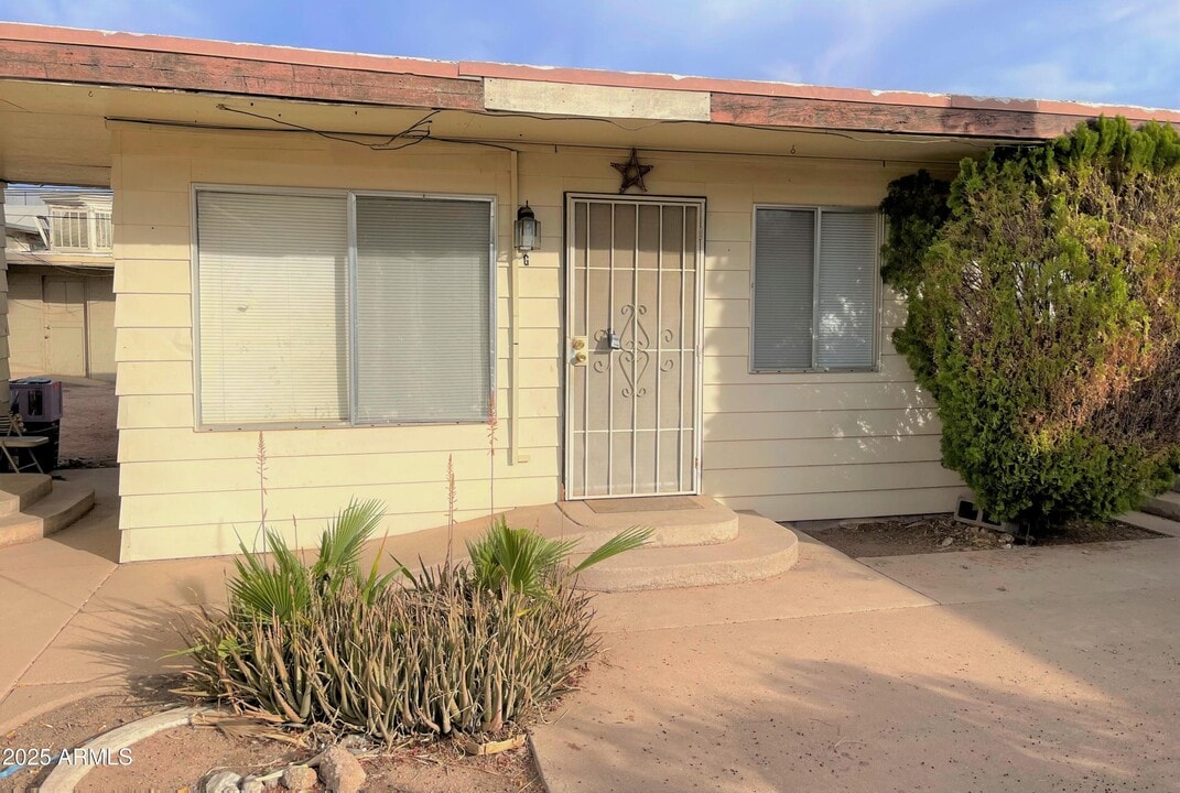 1211 W Apache Trail in Apache Junction, AZ - Building Photo