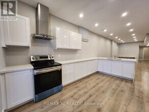 127 Wildwood Ave in Richmond Hill, ON - Building Photo - Building Photo