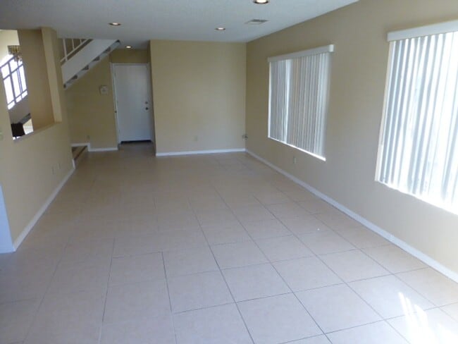 20043 Gilbert Dr in Santa Clarita, CA - Building Photo - Building Photo