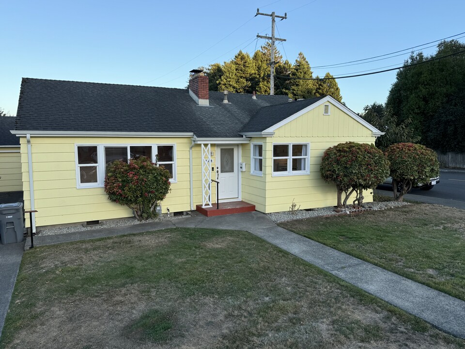 3545 Dolbeer St, Unit Main House in Eureka, CA - Building Photo
