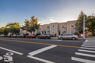 Kew Gardens Oasis Apartments in Flushing, NY - Building Photo - Building Photo