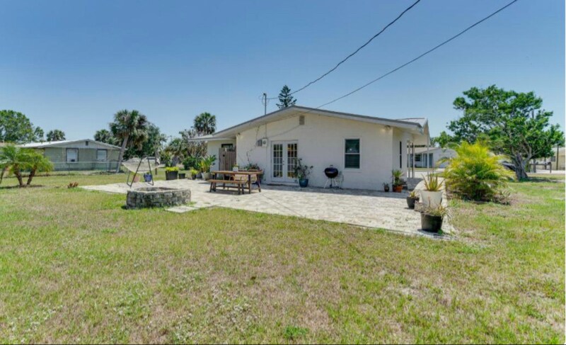 856 E 3rd St in Englewood, FL - Building Photo