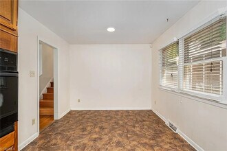 3305 Woodlea Dr in Greensboro, NC - Building Photo - Building Photo