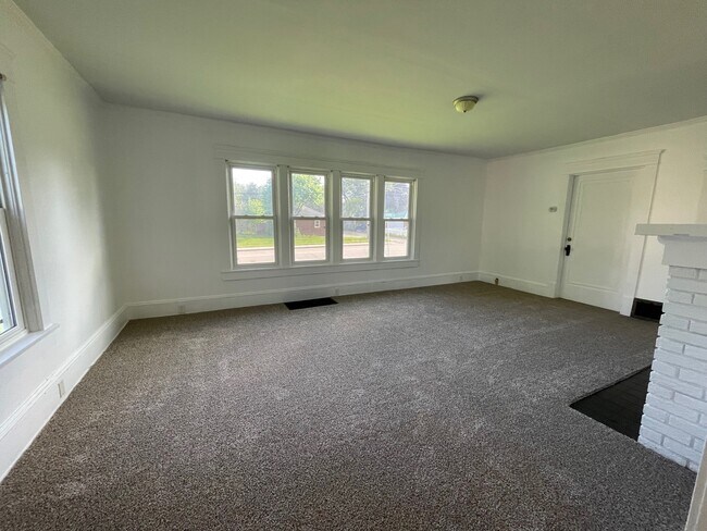 593 Maple St, Unit Lower Unit in Mansfield, OH - Building Photo - Building Photo