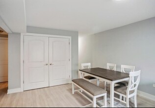 8423 W Oak Ave in Niles, IL - Building Photo - Building Photo