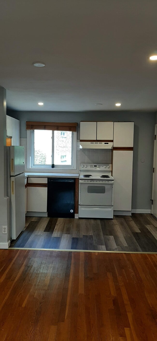 63 Lionel Ave, Unit C in Waltham, MA - Foto de edificio - Building Photo