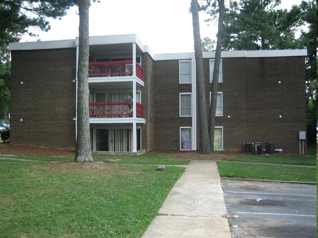 Cedar Point Apartments in Raleigh, NC - Foto de edificio - Building Photo