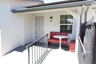 8533 Woodley Ave in North Hills, CA - Building Photo - Building Photo