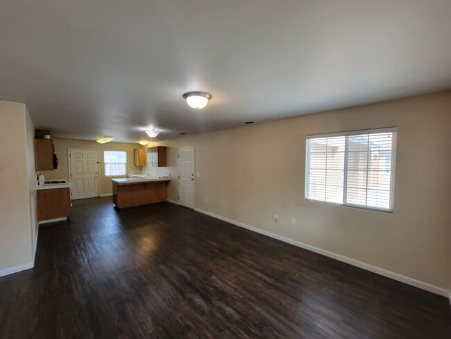 2313 W Lark Ave in Visalia, CA - Building Photo - Building Photo