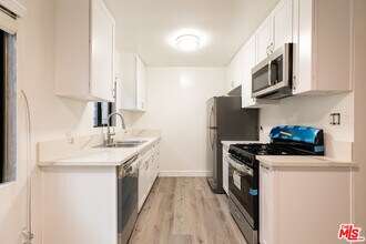 8933 Cadillac Ave-Unit -2 in Los Angeles, CA - Building Photo - Building Photo