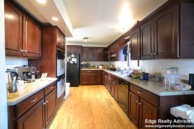 70 Arlington St, Unit 1