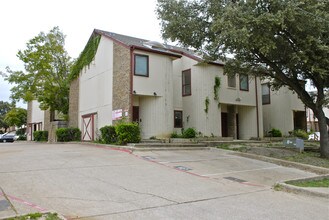 Northwood Square Condominiums in Dallas, TX - Building Photo - Building Photo
