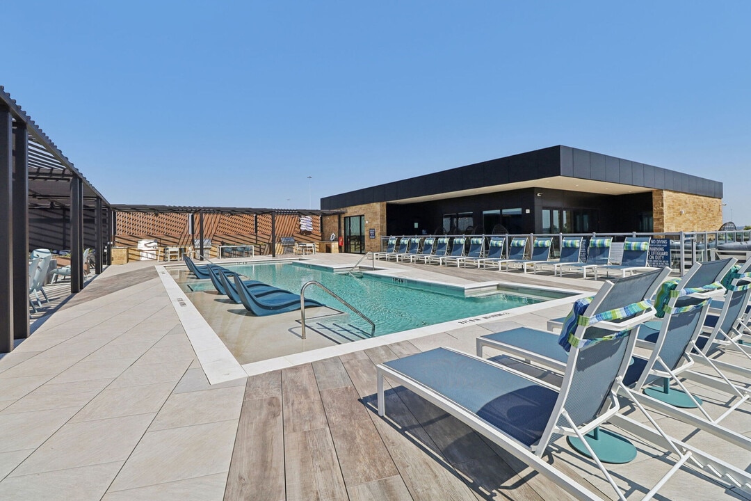 Surfside at Sapphire Bay in Rowlett, TX - Foto de edificio